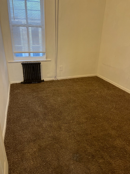 Building Photo - 227 E Main St