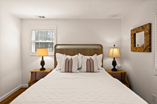 Building Photo - 151 Rendant Ave