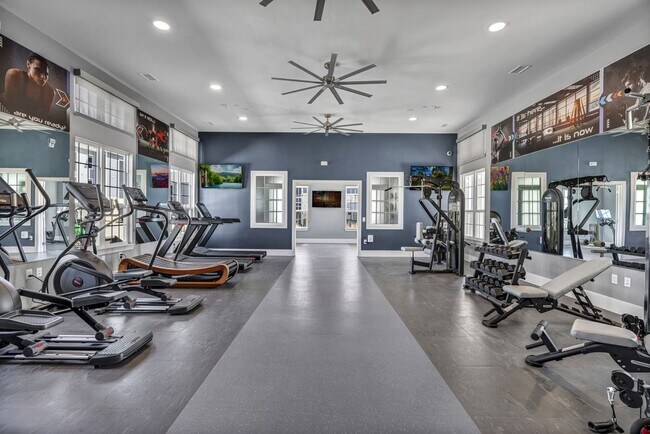 Building Photo - Resort-Style Living | 8 Weeks Free + $1250...