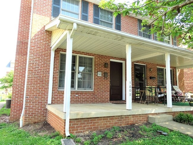 Building Photo - 1005 Ayres Ct