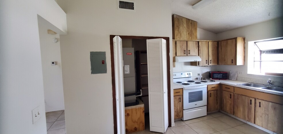 Building Photo - 1222 Tino Ct