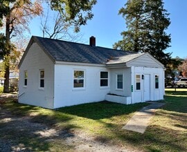 Building Photo - 889 W Main St
