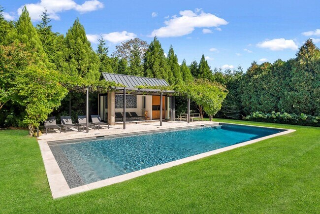 Building Photo - 60 Gansett Ln