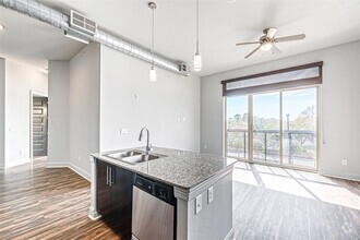 Building Photo - 4410 Westheimer Rd