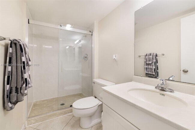 Building Photo - 3375 N Country Club Dr
