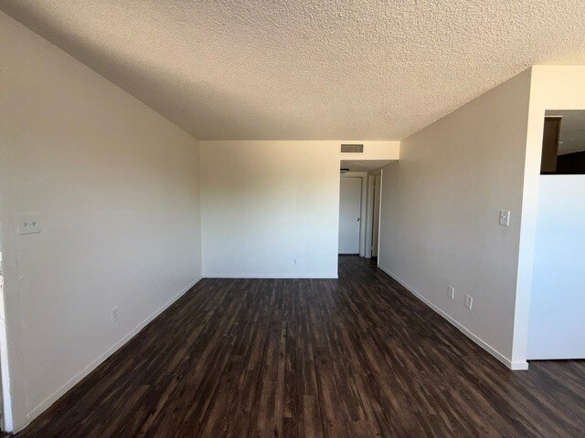 Building Photo - 2230 Dolly Ln