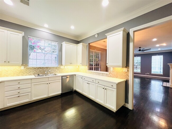 Building Photo - 6831 Staffordshire Blvd