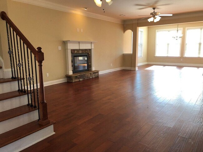 Building Photo - 226 Sandleton Way