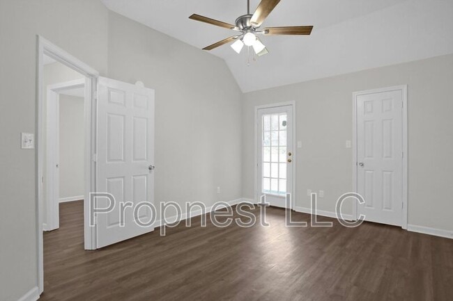 Building Photo - 1676 Joy Cir