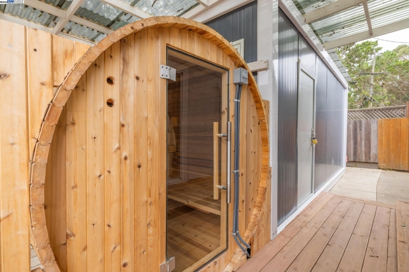 Building Photo - 2771 Fleetwood Dr