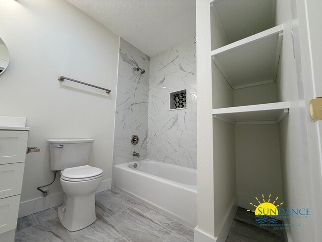 Building Photo - Beautifully Renovated 4BR Home with Private Pool in Fort Walton Beach!