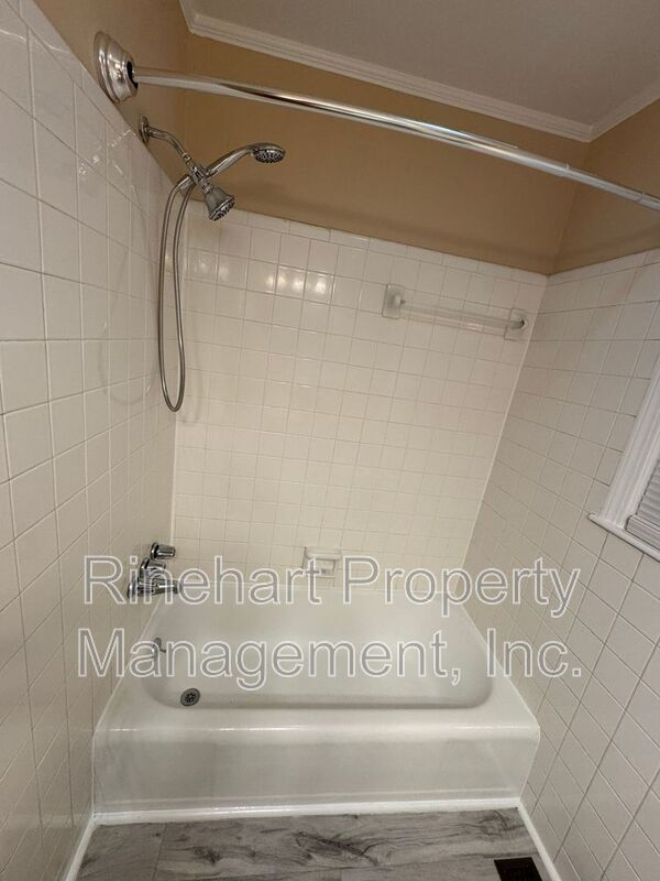 Building Photo - 1042 Westover Cir
