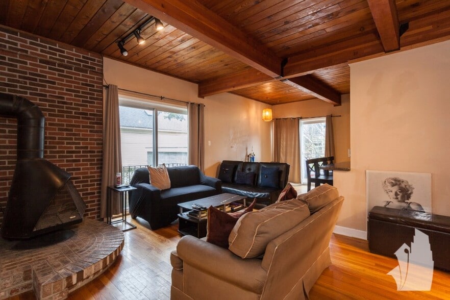 Building Photo - 1133 W Drummond Pl