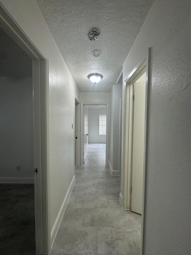 Building Photo - 5110 Ridgeton Dr