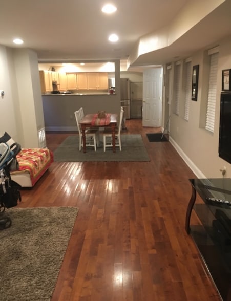 Building Photo - 216 9th St SE