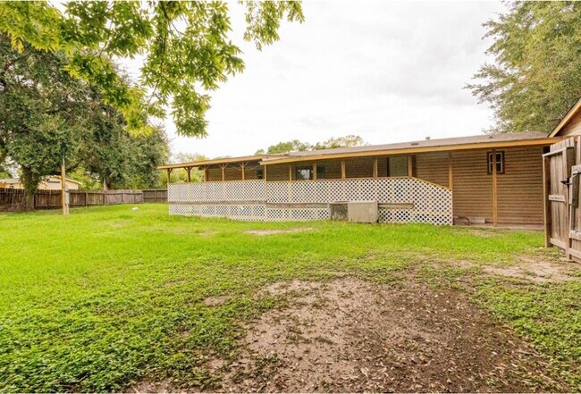 Building Photo - 2422 Avilion Ct