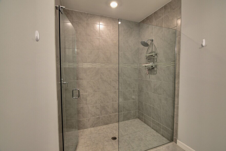Building Photo - 14632 Edgewater Cir
