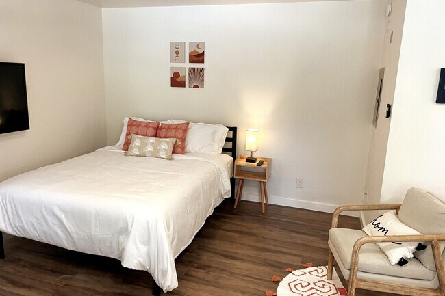 Building Photo - 626 Jack Stephens Dr