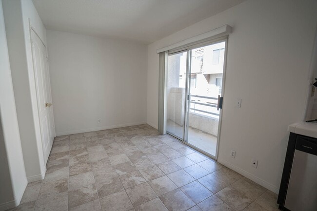 Building Photo - Charming 3-Bedroom Townhome with Dual Fireplaces and Pool Access in Stevenson Ranch!