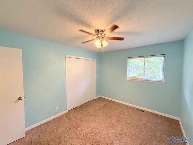 Building Photo - 2509 Excalibur Dr SE