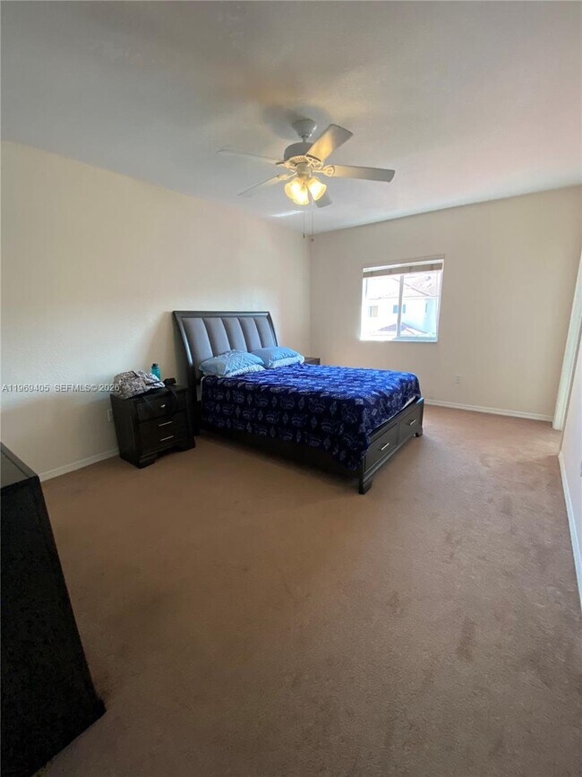 Building Photo - 1978 SE 23rd Terrace