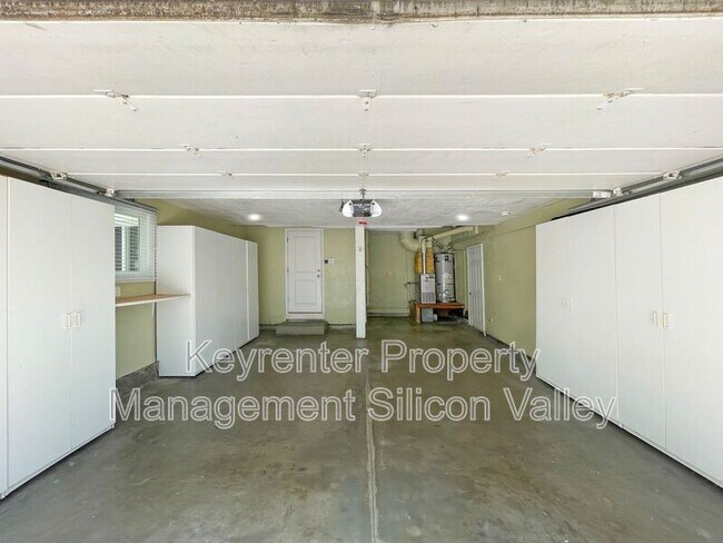 Building Photo - 958 Cherry Ave