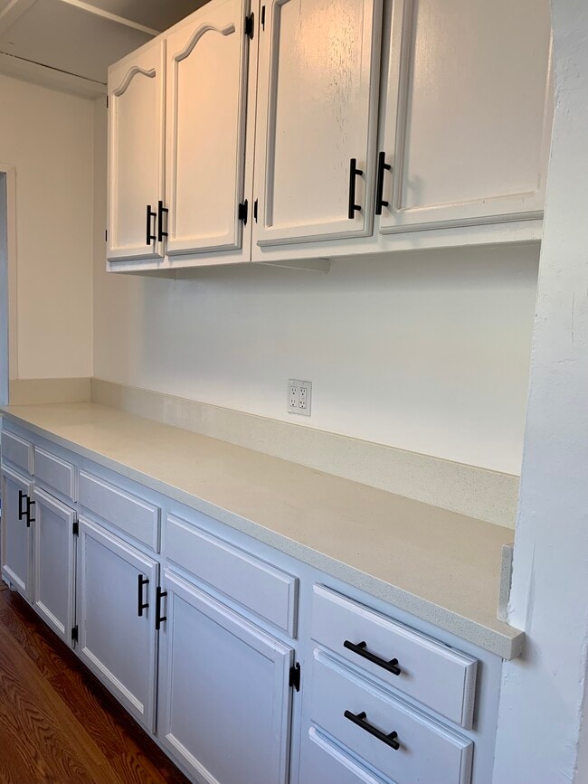 Kitchen with new Quartz counters - 1209 E Doidge Ct