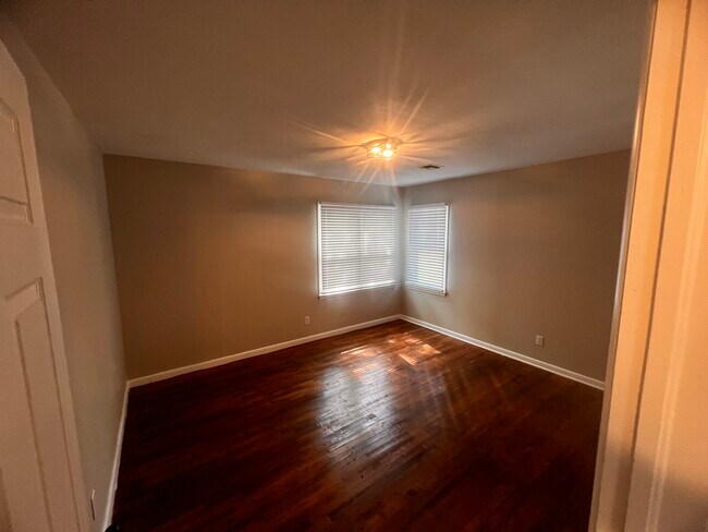 Building Photo - 1321 N 2nd Ave