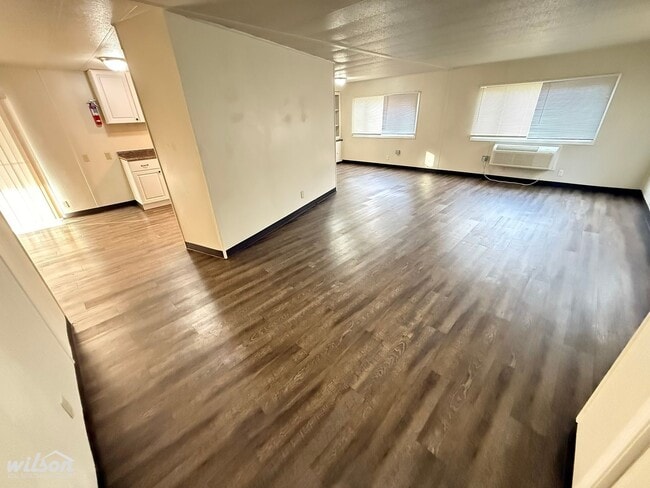 Building Photo - 3bd/2ba Home with a Large Yard - Near Randall Park!