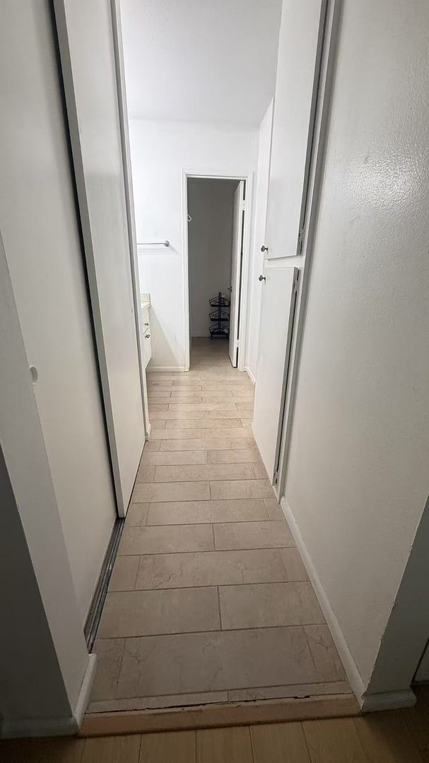 Building Photo - Encino 2 beds 2 baths Apt for lease