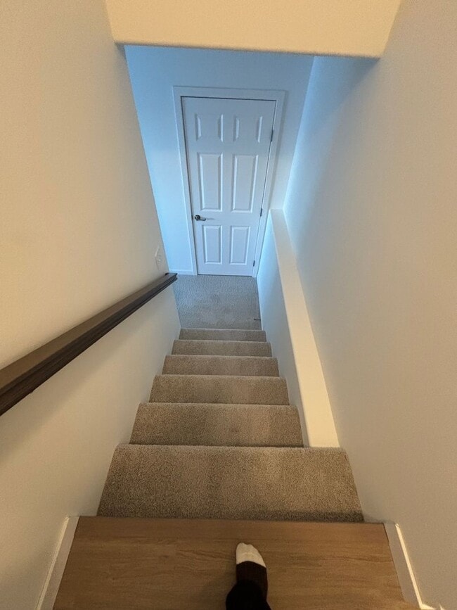 Building Photo - 3 Bed 3 Bath Townhome