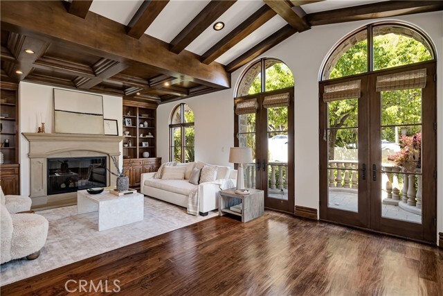 Building Photo - 718 N Poinsettia Ave