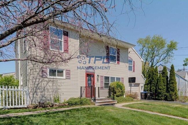 Building Photo - 8 Windsor Dr