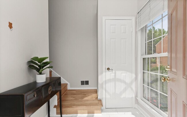 Building Photo - 1311 Templeton Pl