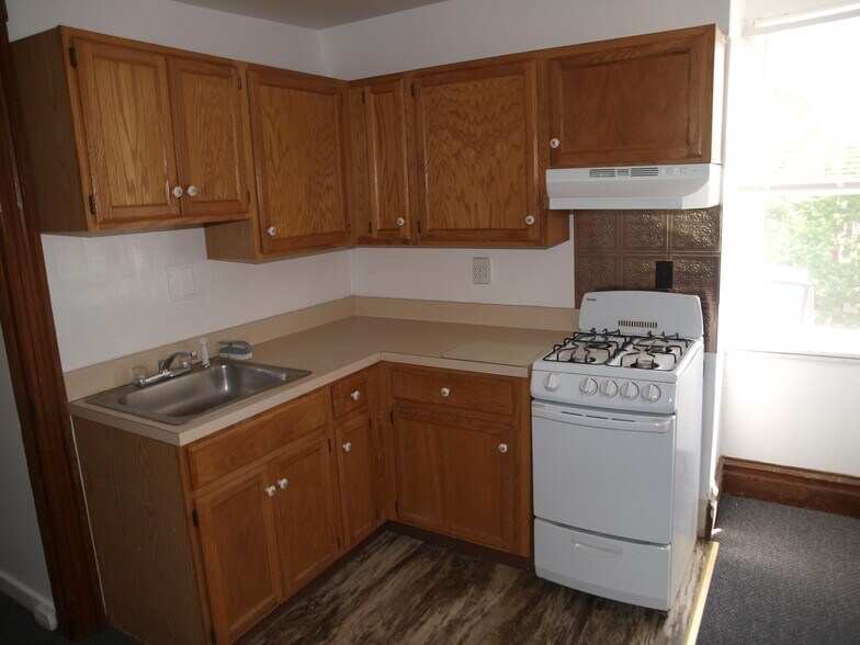 Kitchen 1 - 39 S 10th St