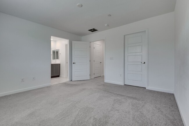 Building Photo - Modern 3-Bedroom Townhome in Gated Community