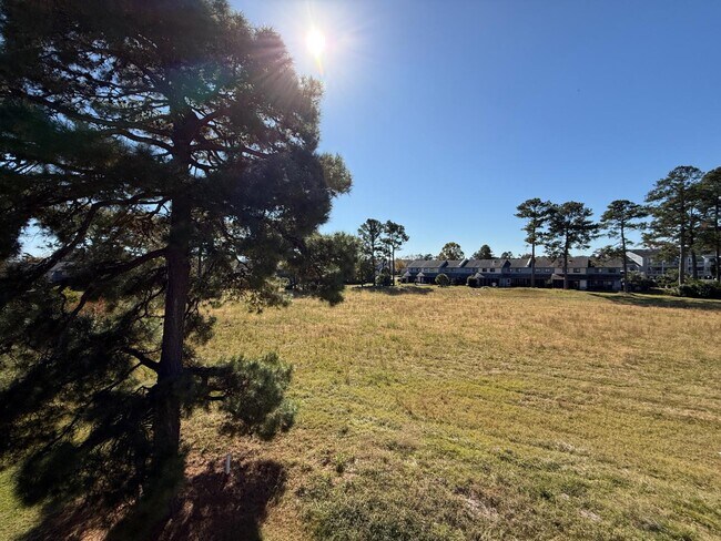 Building Photo - 1095 Plantation Dr W