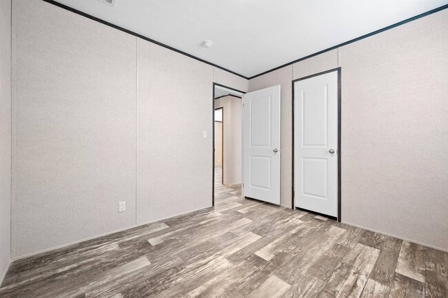 Building Photo - 309 W Buell Dr