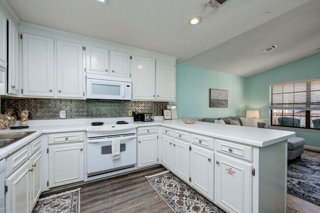 Building Photo - 17462 Front Beach Rd