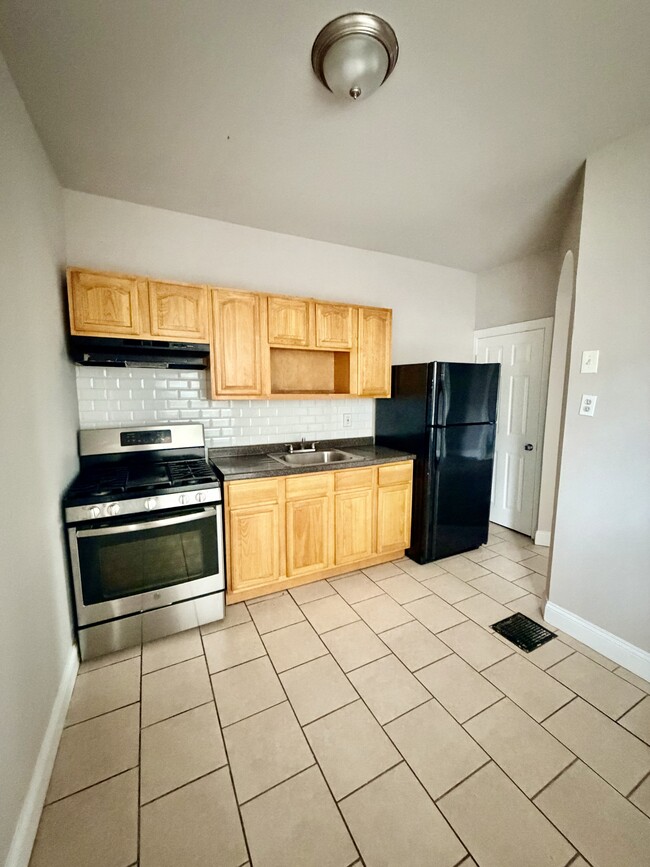 Building Photo - 5537 Harmer St