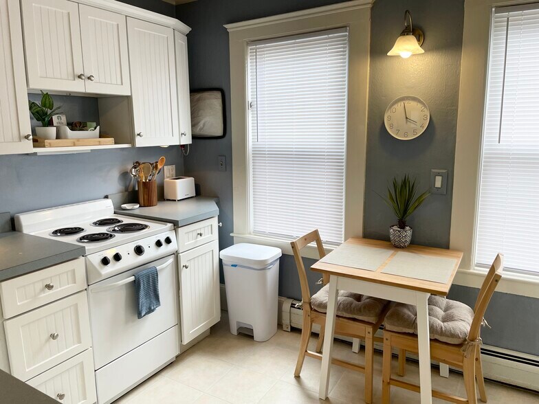 Building Photo - 4 Belmont St