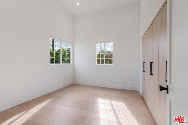 Building Photo - 5110 Garden Grove Ave