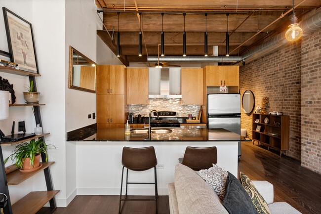 Building Photo - 1040 W Adams St