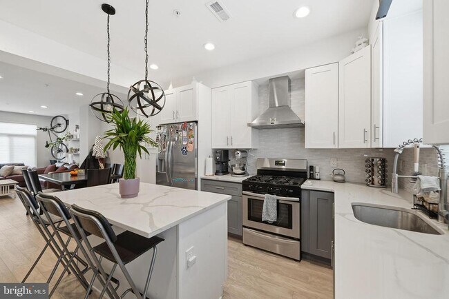 Building Photo - 1728 Ingersoll St