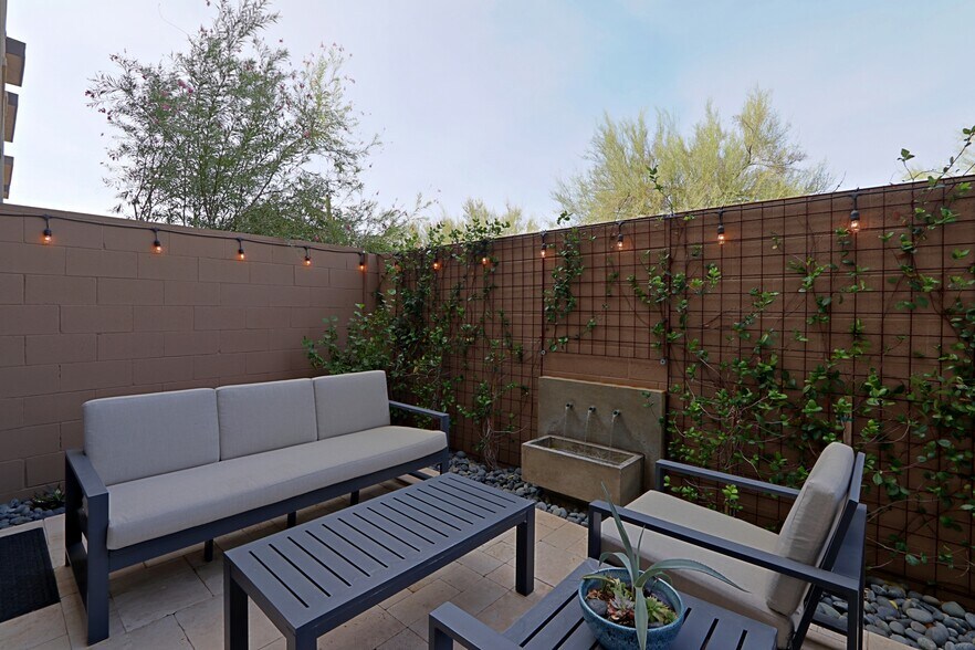 Building Photo - 7350 E Vista Bonita Dr