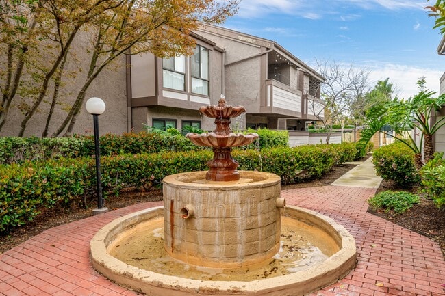 Building Photo - 9189 Village Glen Dr