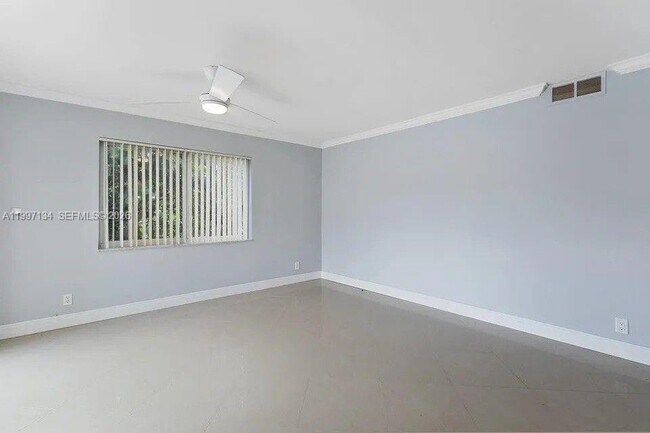 Building Photo - 1400 NE 54th St