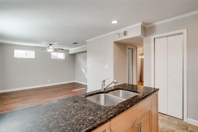 Building Photo - 2101 Polaris Ave