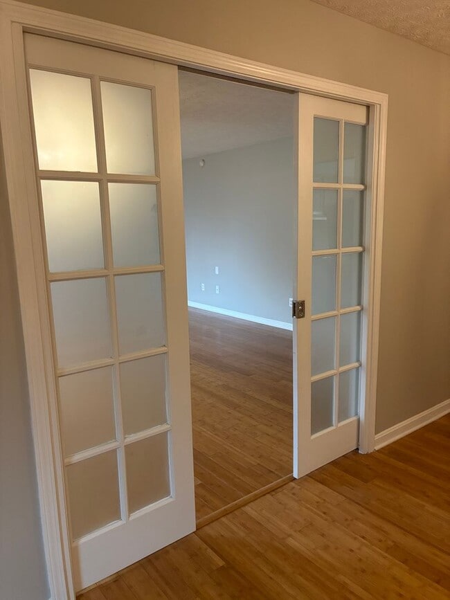 Building Photo - **NEW PRICE**   **New Paint**   **New Carpet**  Ready for YOU!!