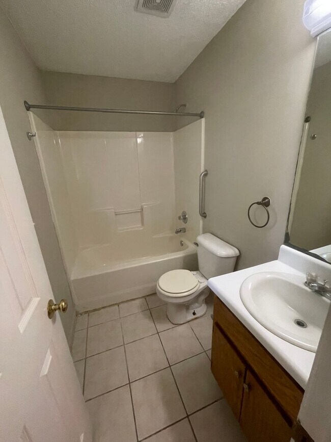 Building Photo - 150&amp;152 Rogers Drive, Rome, GA 30165